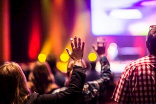 现场音乐会观众热情瞬间