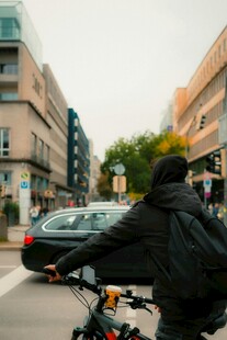 街头骑行者的日常瞬间