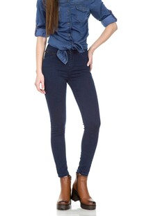 女士蓝色牛仔裤穿搭展示