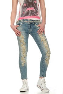 个性破洞牛仔裤穿搭展示