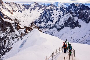 雪山观景台的壮丽风光
