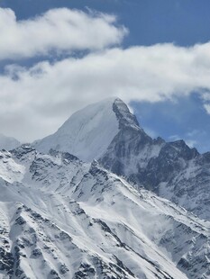 巍峨雪山壮丽景致
