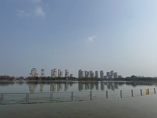 湖畔城市风光 岳家湖