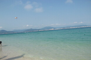 三亚美丽海景沙滩上的悠闲时光