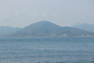 海上远观青山美景