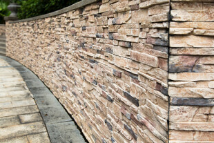 石砌弧形景观墙