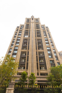 现代高层商务办公大楼