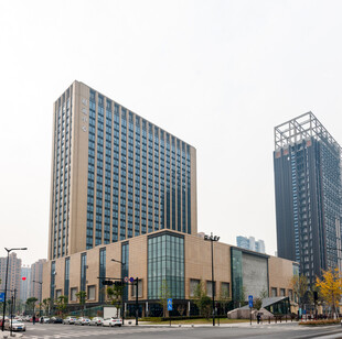 城市中的现代高楼建筑群