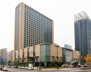 城市中的现代高楼建筑群