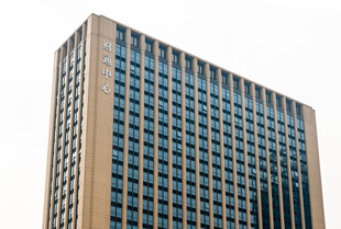 现代高层商务办公大楼