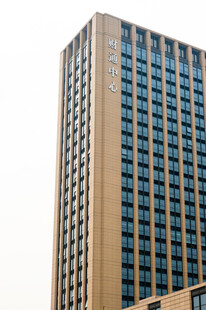 现代高层商务办公大楼