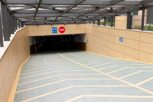 地下停车场入口通道