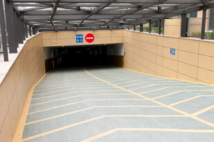 地下停车场入口通道