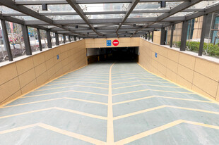 地下停车场入口通道