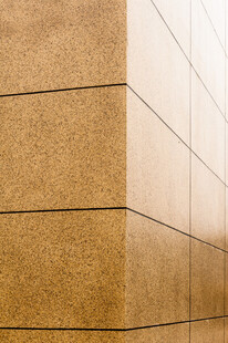 棕色墙面转角特写