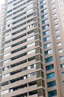 高层住宅楼外观特写