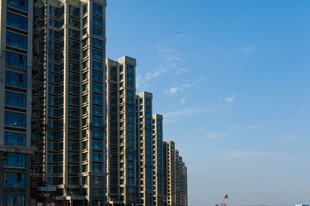 高楼林立的城市天际线