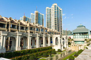 欧式建筑配现代高楼景观