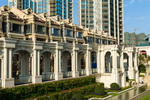 欧式古典建筑与现代高楼