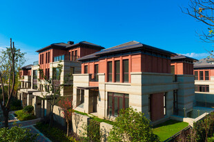 高端联排别墅外观景致