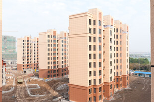 在建的多层居民住宅楼