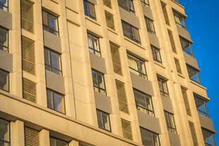 现代风格高层大楼外观