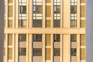 现代风格多层建筑外观