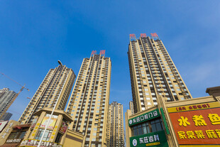 城市高楼林立的繁华景象