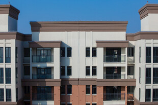 现代多层住宅楼外观