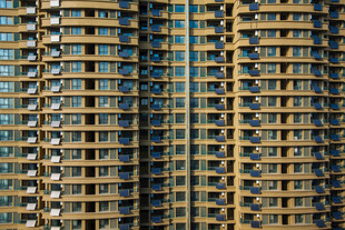 高层住宅楼外观特写