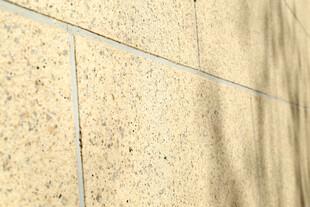 米黄色石材墙面纹理特写