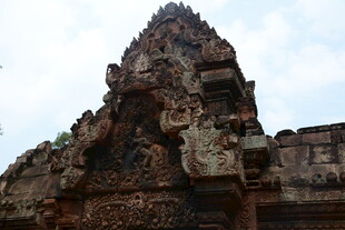 柬埔寨古老神秘的寺庙建筑顶端