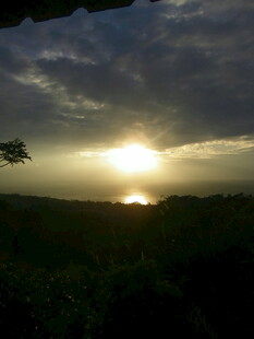 日落时分的田野美景