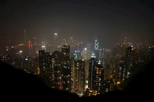 城市夜景璀璨高楼灯火