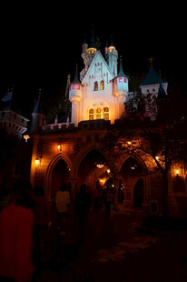 夜晚梦幻城堡灯光秀