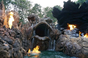 奇幻洞穴景观 火焰流水交织