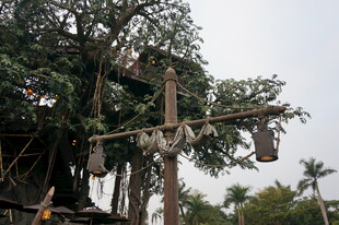 古老木制吊桥装置