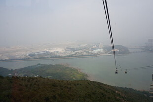 缆车视角下的山水景致