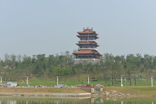 湖畔古亭 尽显中式景致