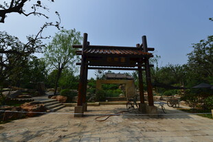 古朴木牌坊 尽显中式韵味