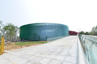 户外大型绿色储水设施