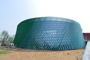 独特绿色圆形建筑外观