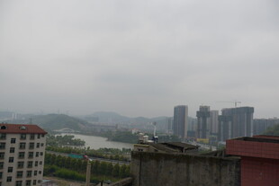 阴天城市远景景观