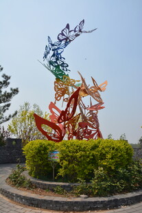 多彩金属雕塑景观