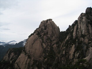 巍峨黄山奇峰
