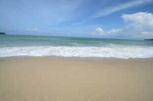 美丽沙滩与蔚蓝大海