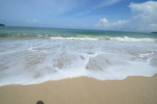 海边沙滩 海浪轻拍