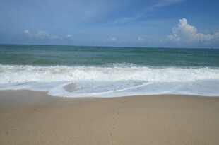海边沙滩海浪美景
