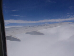 机窗外的云海景观