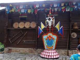 藏族风格装饰摆件展示